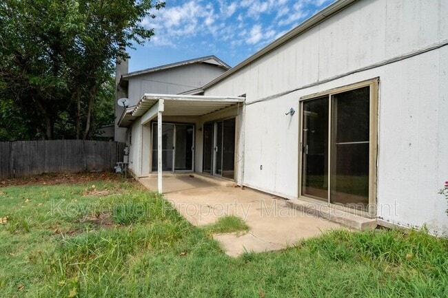 Building Photo - 7130 S Darlington Ave