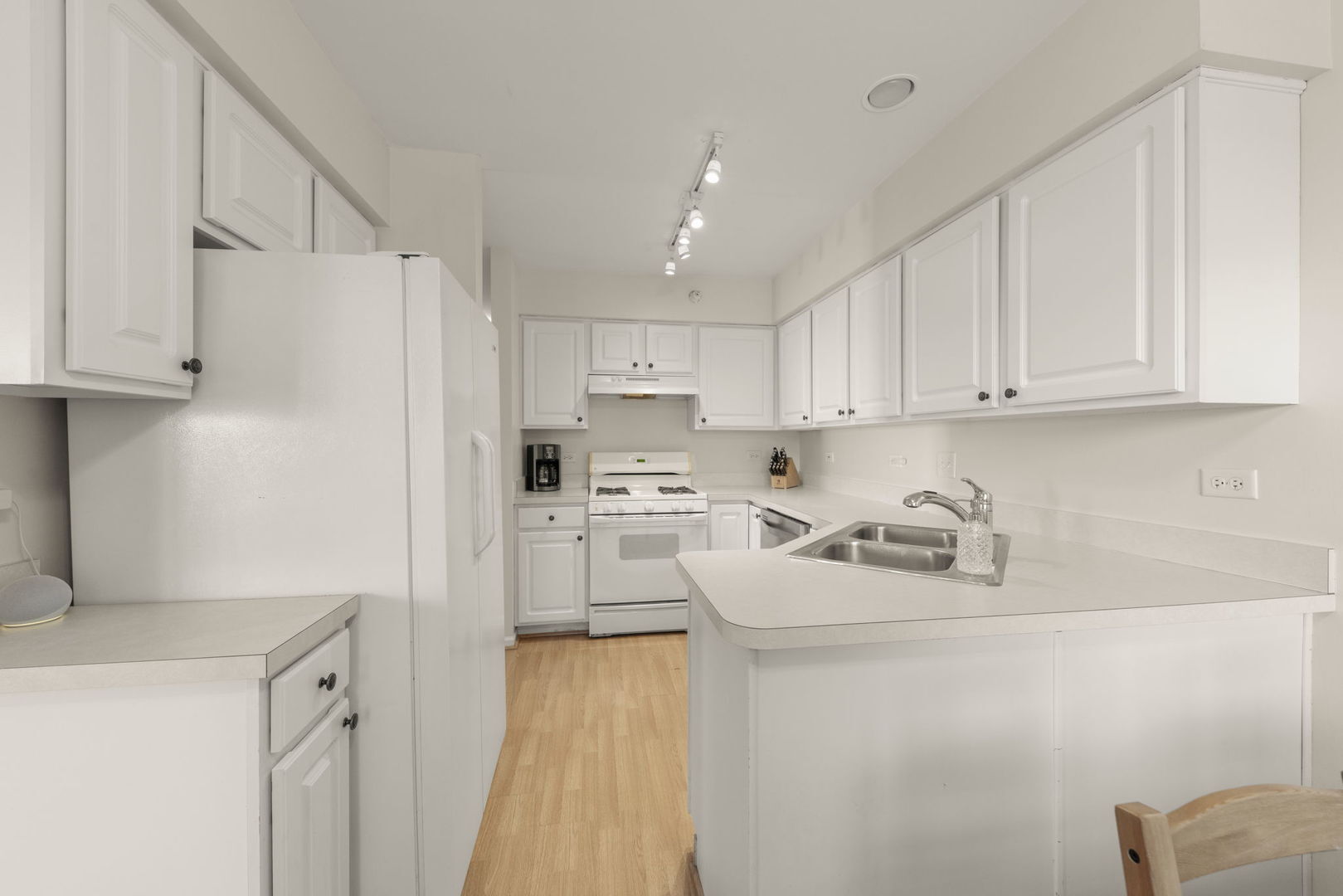 Building Photo - 2513 Dickens Dr