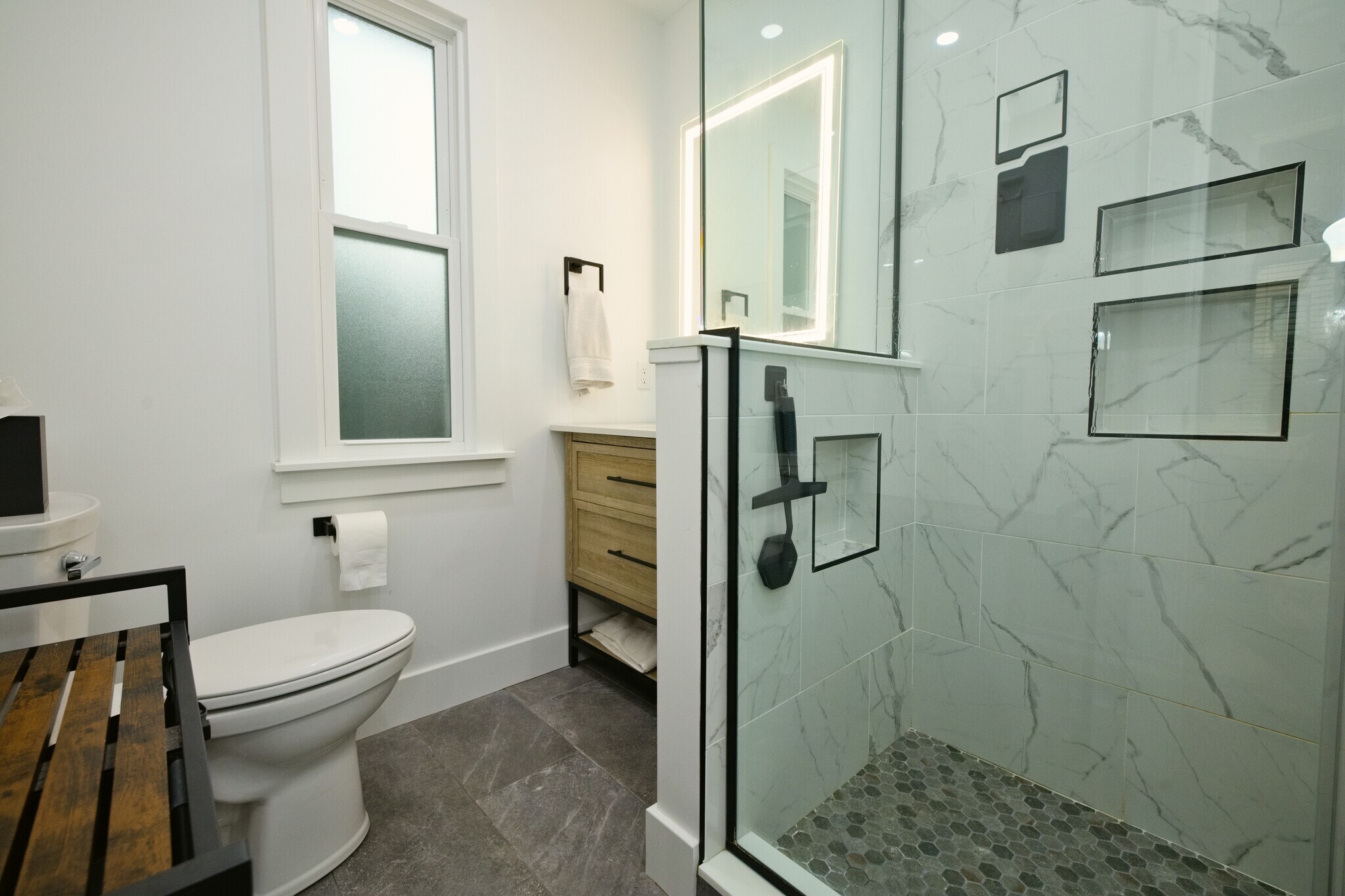 Master bathroom - 1021 Pennsylvania Ave