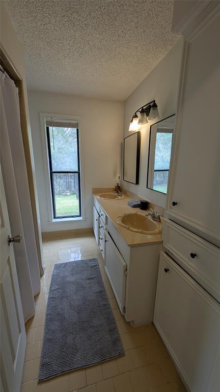 Building Photo - 2738 Oak Haven