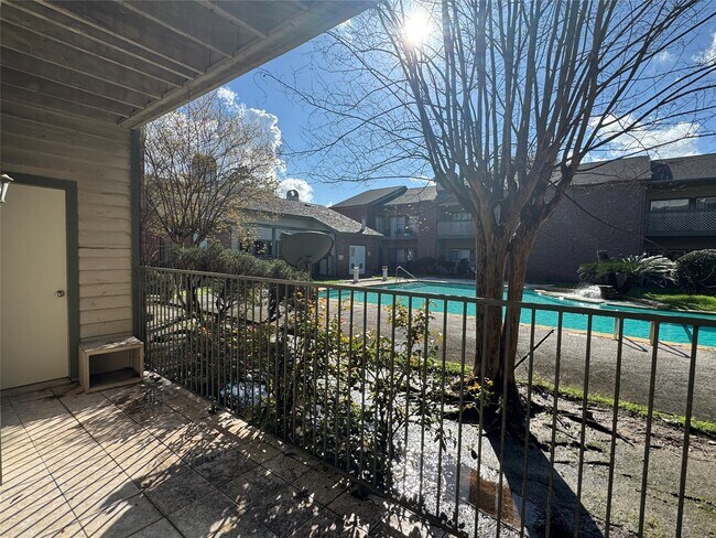 Building Photo - 6500 Harbor Town Dr