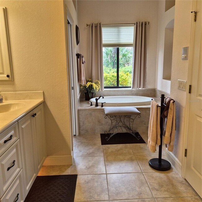 Building Photo - **ROTONDA WEST, 3/2/2, POOL HOME**