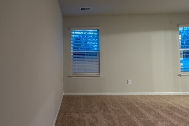 Building Photo - 133 Gervais Cir