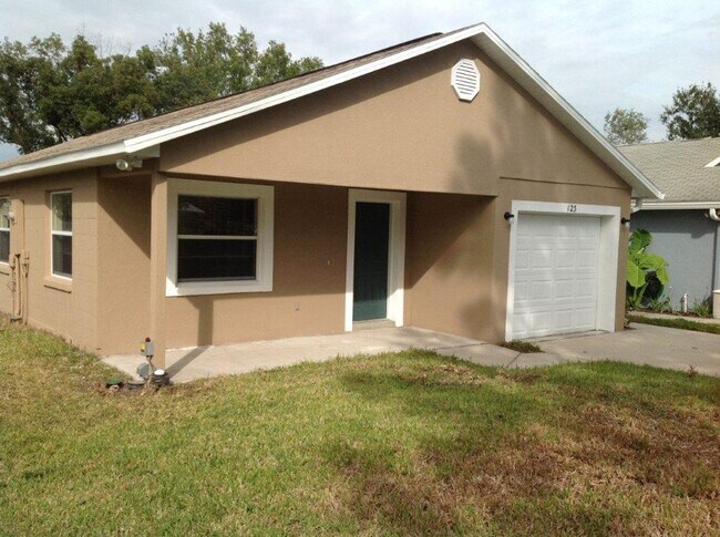 Building Photo - Taft Area/S Orange Ave - Cute 3 bedroom 2 ...