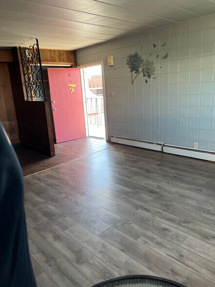 Building Photo - 220 N 4th St