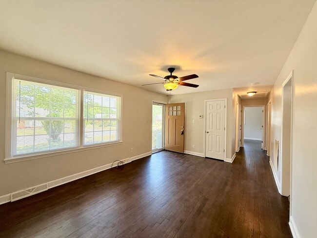 Building Photo - 4033 Fieldcrest Rd