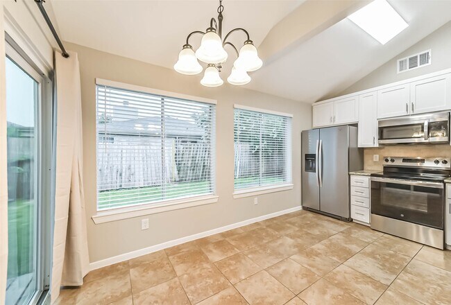 Building Photo - 18515 Meadows Way Dr
