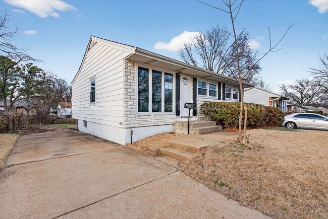 Building Photo - 437 Lancashire Rd