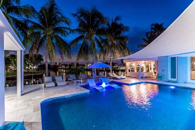 Building Photo - 6541 NE 20th Ave