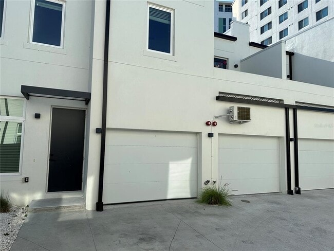 Building Photo - 837 Calla Terrace N