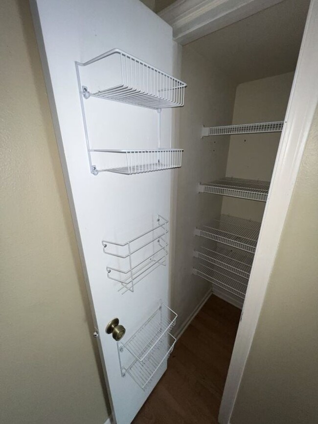 Building Photo - Now Leasing: Beautiful 2 Bed, 2.5 Bath tow...