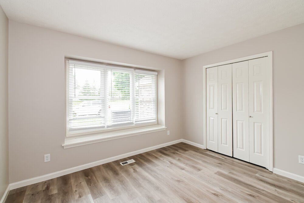 Building Photo - 1068 W Southport Rd