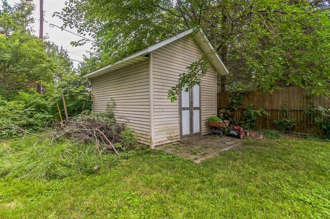 Building Photo - Charming 3BR House in Fostoria