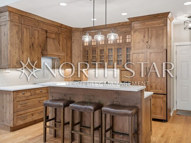 Building Photo - First Addition Townhome in Prime Location