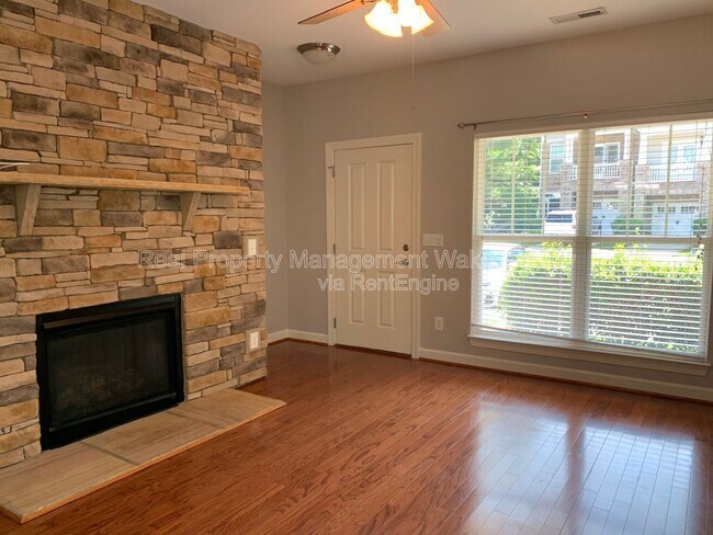 Building Photo - 8025 Goldenrain Way