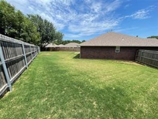 Building Photo - WOODCREEK ADDITION | PRIME LOCATION NEAR OU