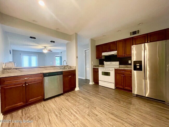 Building Photo - 302 Cres Spring Dr