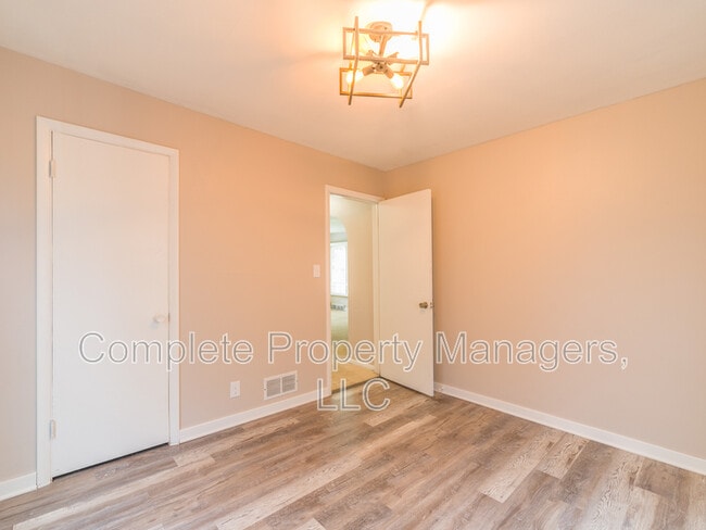 Building Photo - 1713 1st Ave NE