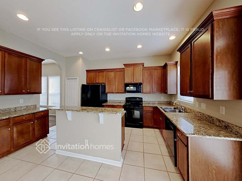 Building Photo - 921 Las Navas Pl