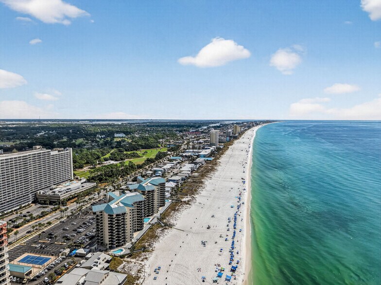 Building Photo - 9850 S Thomas Dr