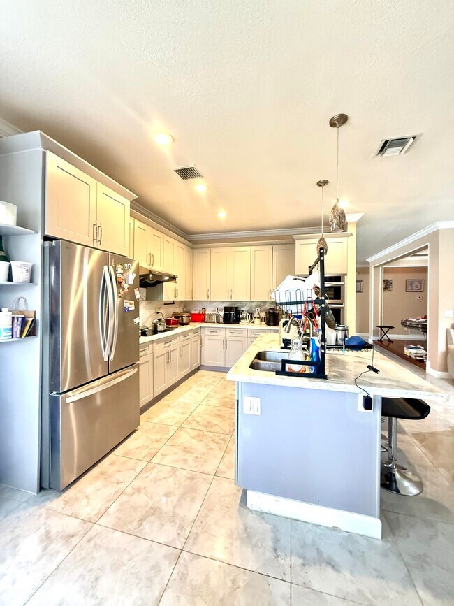 Building Photo - 1763 SW Newport Cir