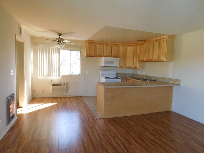 Primary Photo - 6930 Fulton Ave