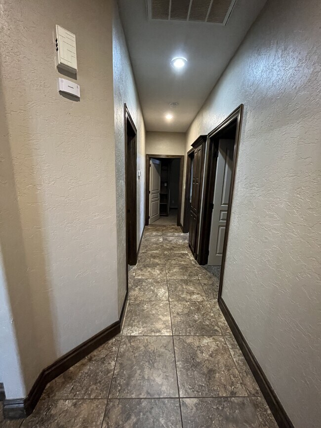 Building Photo - 48 Creekside Dr