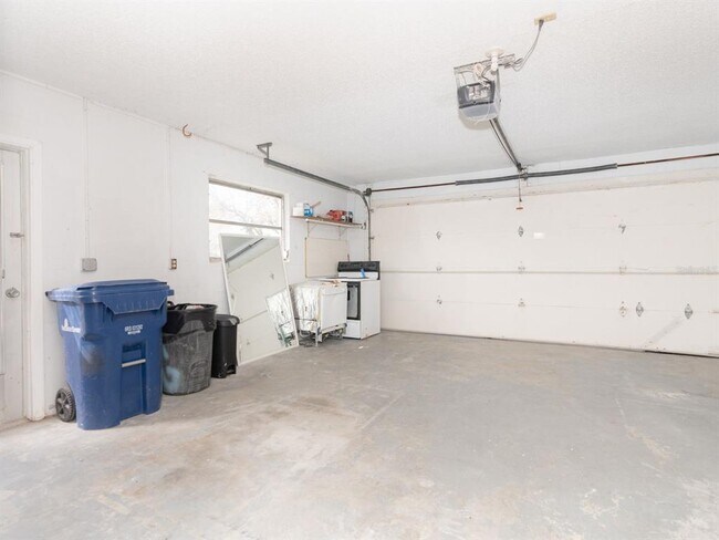 Building Photo - 1609 E Cypress Point Dr