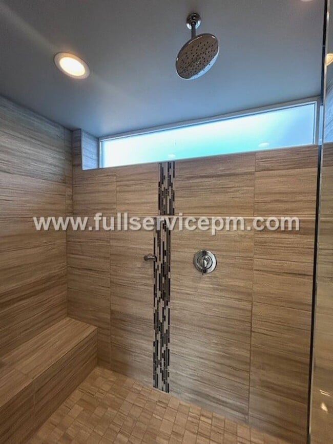 Building Photo - Contemporary 3 BD Mt. Baker Townhome! Location!!