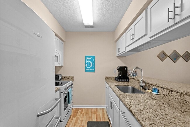 Building Photo - 5000 Windsor Green Way