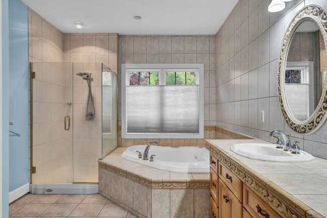 Building Photo - 244 Watch Hill Rd