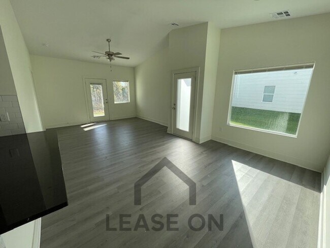 Building Photo - 1753/55 Hickory