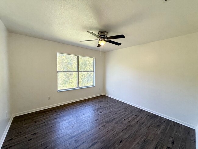 Building Photo - Beautifully Updated 4-Bedroom Home with Po...