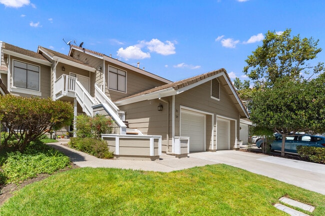 Building Photo - 31 Oak Knolls