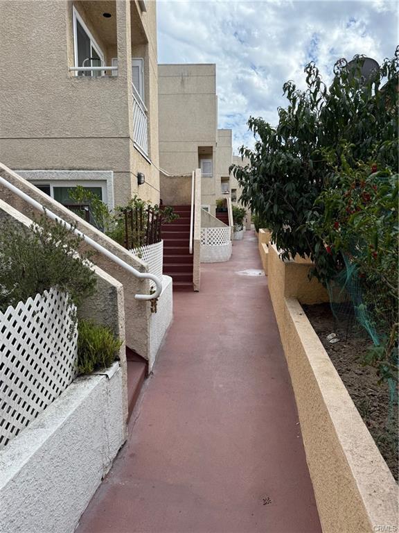 Building Photo - 116 W Maple St