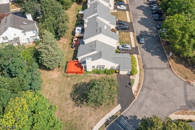Building Photo - 123 Harrow Dr
