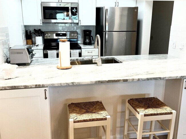 Building Photo - 40 NE Plantation Rd