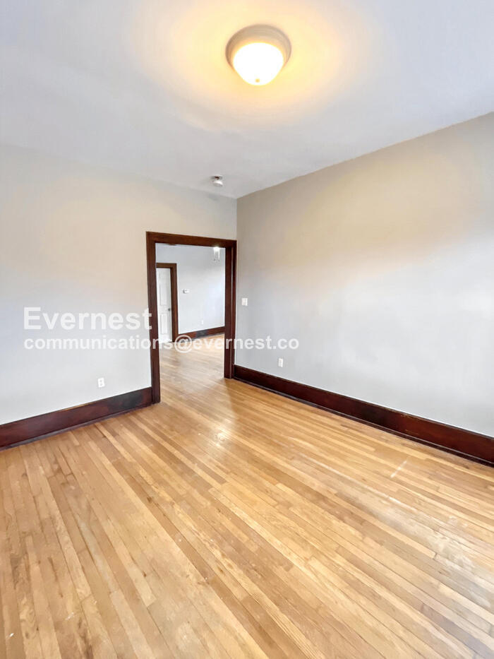 Building Photo - 9429 Brush St