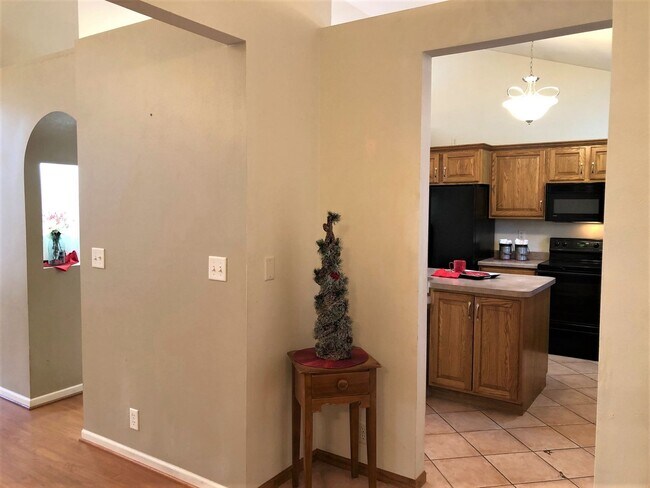 Building Photo - Charming 3-Bedroom Home with Fireplaces an...