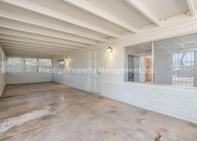 Building Photo - Charming, Updated  Brick Home in Central T...