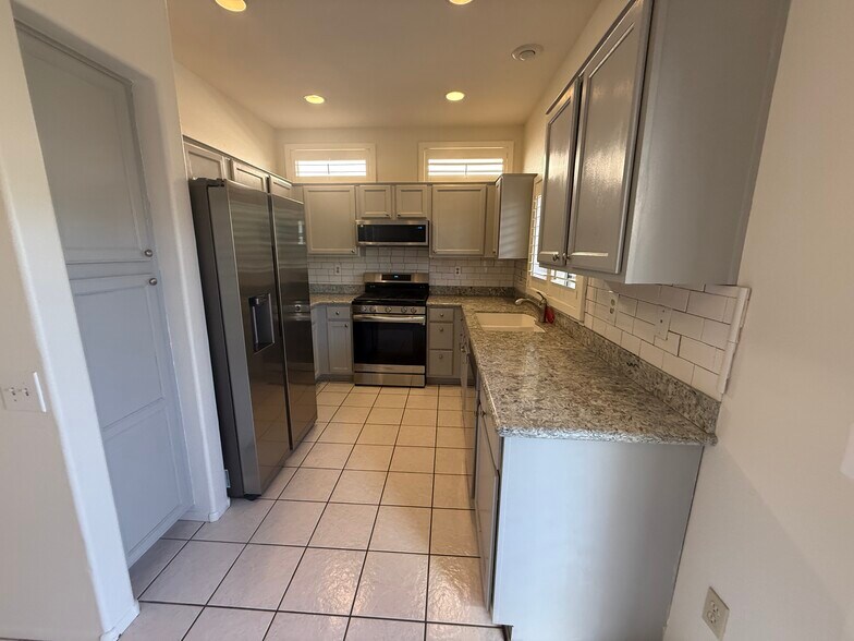 Building Photo - 21735 N Limousine Dr