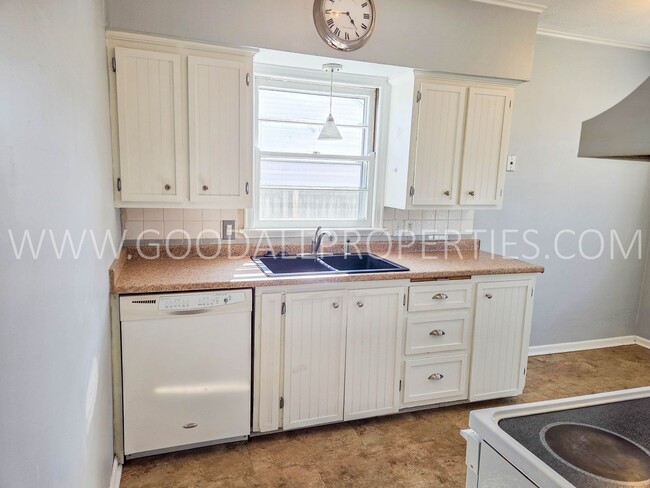 Building Photo - Charming 2 bedroom 1 bath home in Beaverdale area!