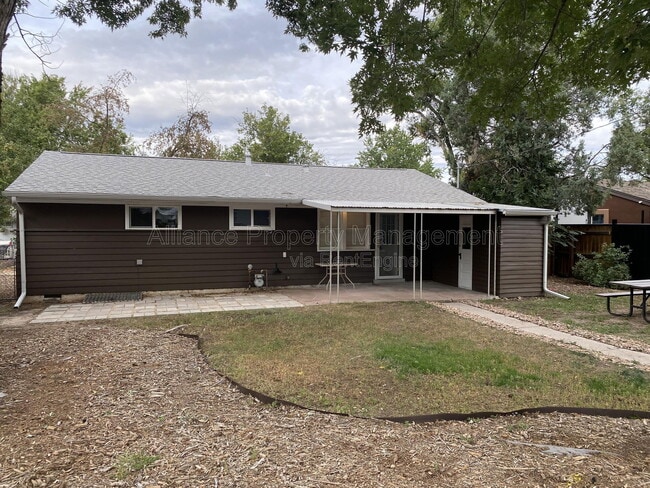 Building Photo - 2605 Lark Dr