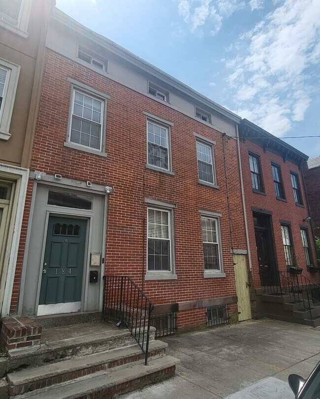 Building Photo - 184 Brunswick Ave