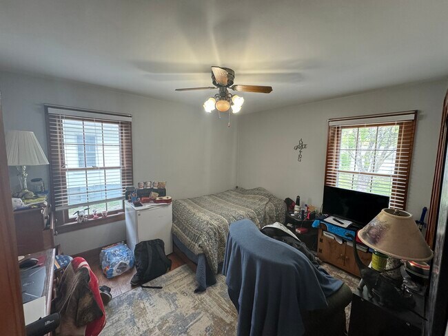 Mainfloor Bedroom 2 - 1112 William St