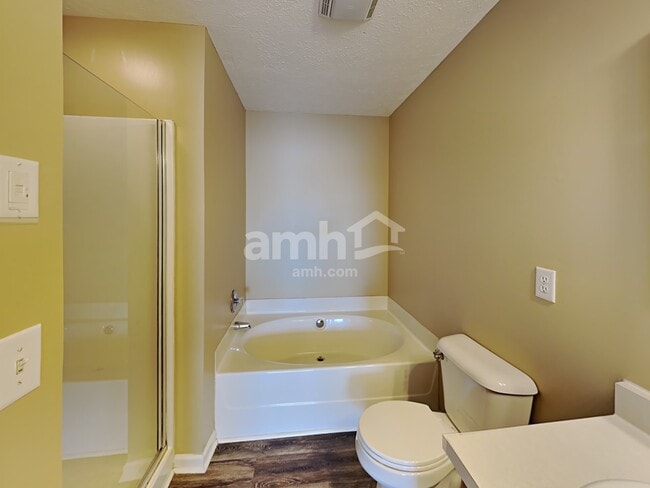 Building Photo - 906 Grand Oak Drive