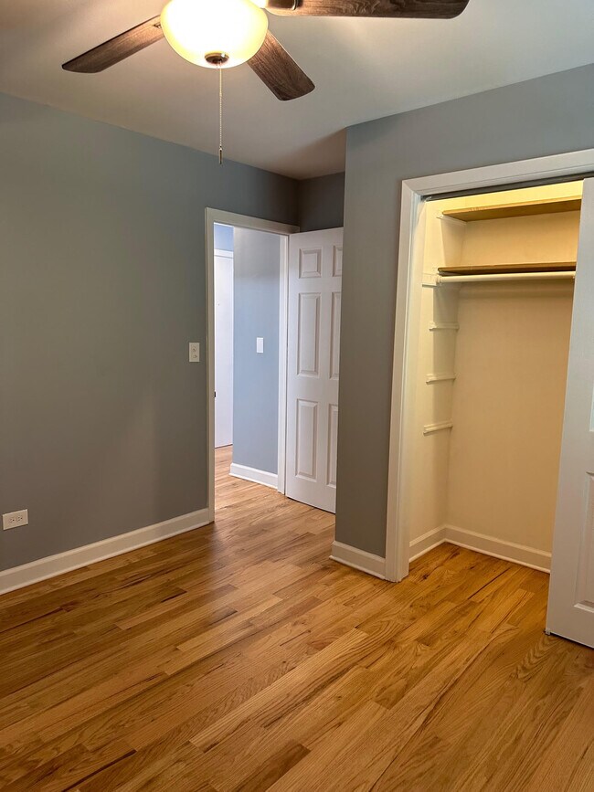 Building Photo - 6259 N Milwaukee Ave