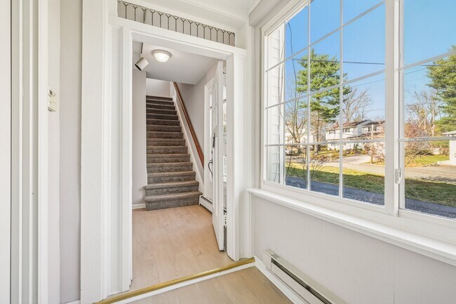 Building Photo - 145 Pleasant Valley Way