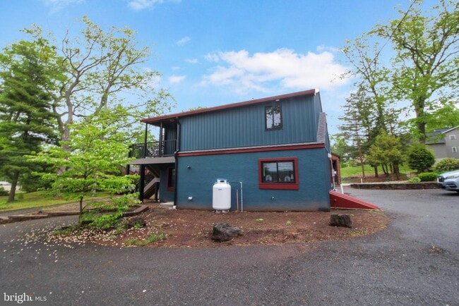 Building Photo - 852 N Limerick Rd