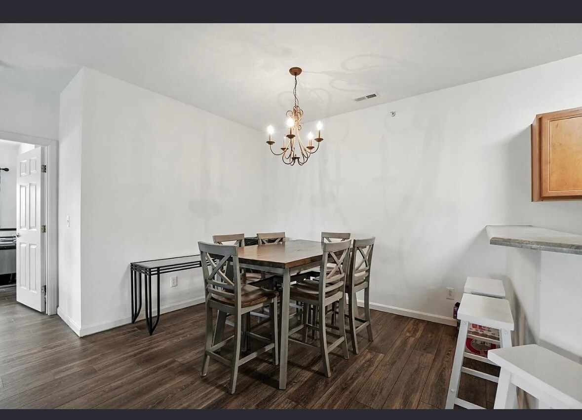Building Photo - 961 Mistflower Ln